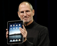 Steve Jobs with iPad 1